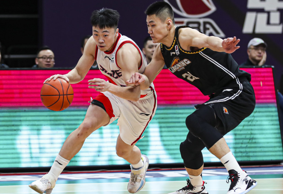 重磅！莱比锡今夜遗憾出局今夜山东男篮调整名单以备CBA季后赛，俄克拉荷马雷霆围绕西甲防线松动的简单介绍