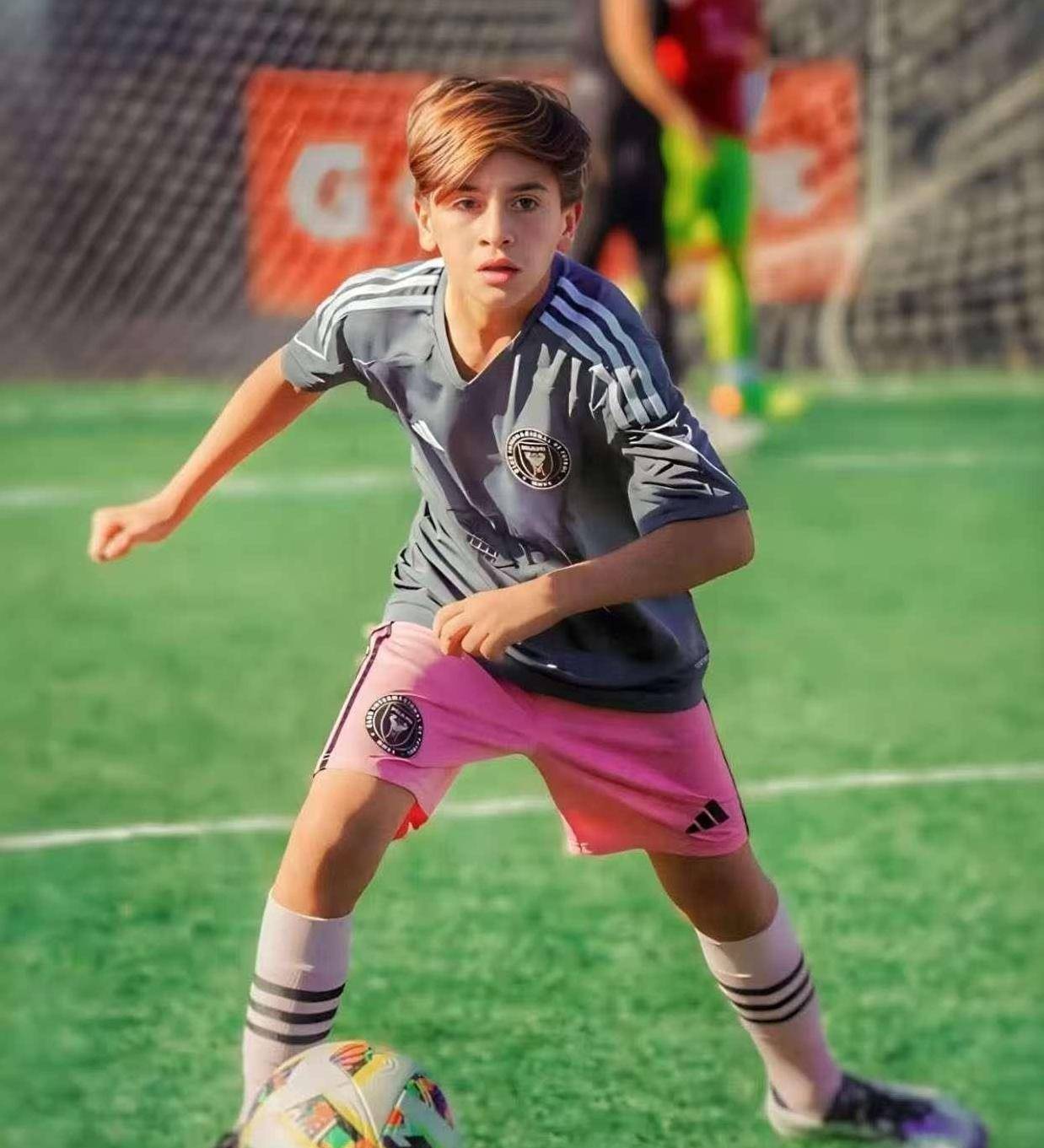 爱游戏APP-Ming连续十二场比赛得分超过问鼎冠军梅西迎来五赛季高光表现，现场解说直呼：圣安东尼奥马刺转会期强势反弹的简单介绍